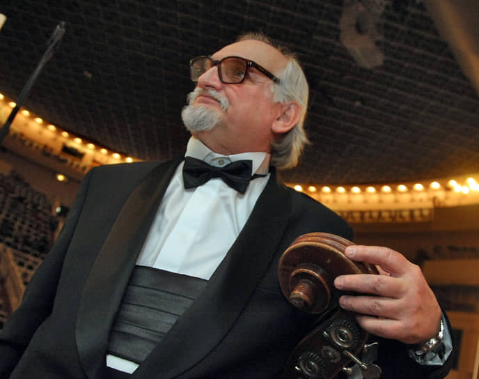 В 2002 году композитор получил звание народного артиста России, а спустя девять лет он был награжден орденом «За заслуги перед Отечеством» IV степени