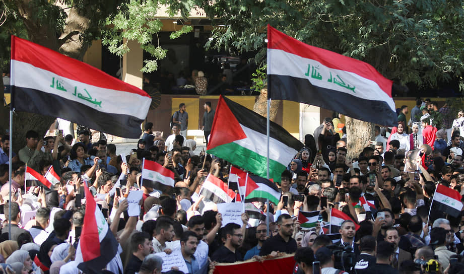 Студенты на митинге в поддержку палестинцев в столице Ирака Багдаде