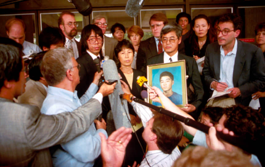 Родители погибшего японского студента провели пресс-конференцию после победы на гражданском судебном процессе