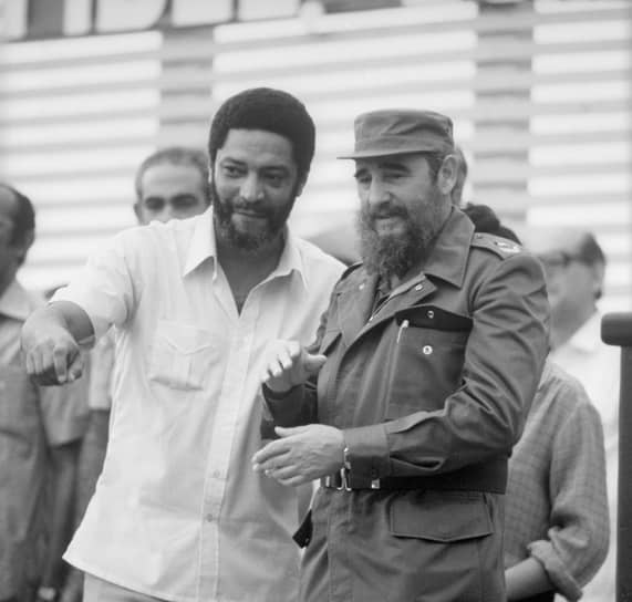 Морис Бишоп с лидером Кубы Фиделем Кастро в Гаване, октябрь 1983 года