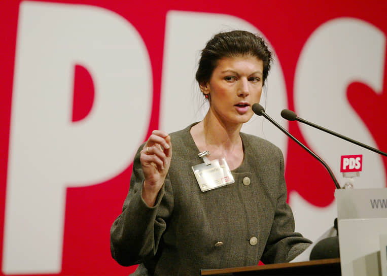 Зара Вагенкнехт во время выступления в Берлине. Февраль 2004 года