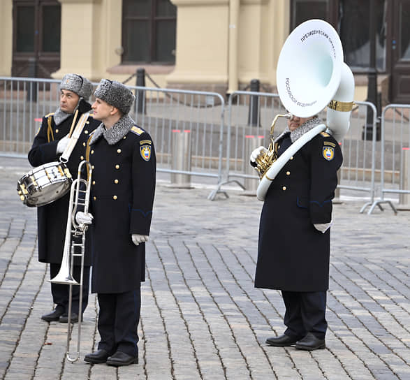 Музыканты военного оркестра на церемонии