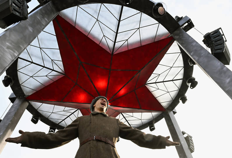 Театрализованное представление, посвященное  82-й годовщине военного парада, с которого во время Великой Отечественной войны началось контрнаступление под Москвой