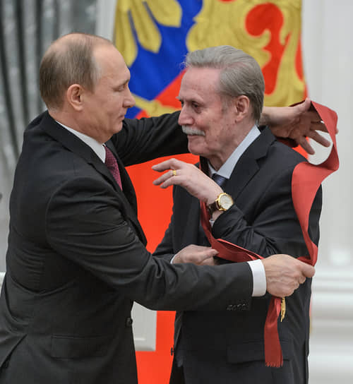 В феврале 2012 года Юрий Соломин (на фото справа) был официально зарегистрирован как доверенное лицо кандидата в президенты России и действующего на тот момент председателя правительства Владимира Путина. В ходе президентских выборов 2018 года был членом инициативной группы по выдвижению Путина