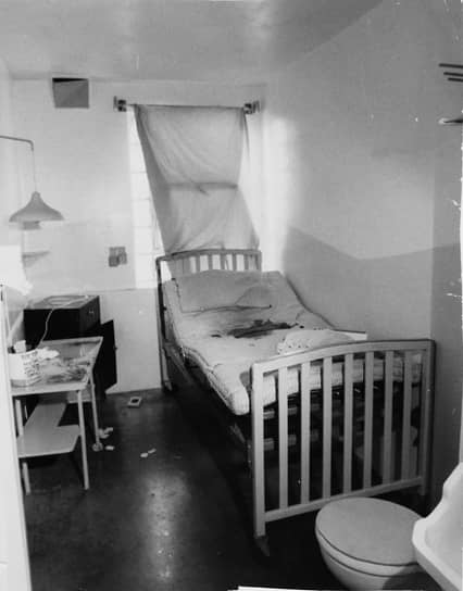 Тюремная камера де Сальво после его убийства