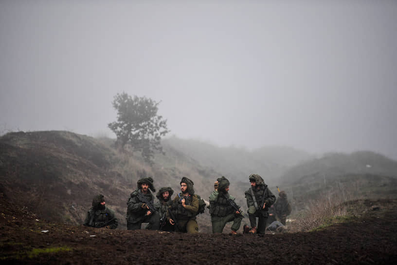 Бойцы ЦАХАЛ проводят тренировки на оккупированных Голанских высотах недалеко от ливано-израильской границы