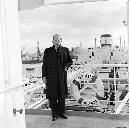 Жан Пол Гетти на танкере, носящем его имя
