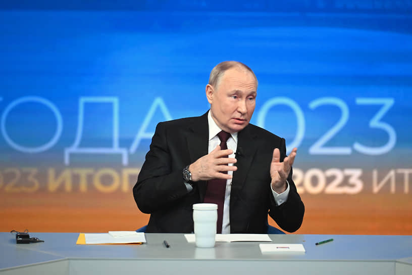 Президент России Владимир Путин во время программы «Итоги года» — совмещенной пресс-конференции и прямой линии с населением