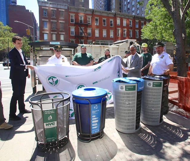 Прототипы корзин для мусора и вторичной переработки, созданные в рамках конкурса BetterBin в 2019 году в Нью-Йорке