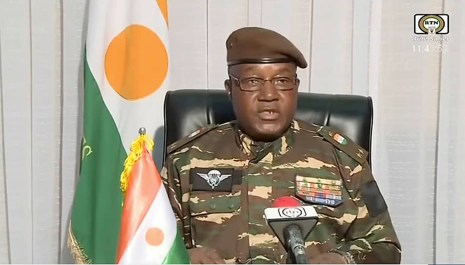 &lt;b>Лидер Нигера генерал Абдурахман Чиани (7,4 тыс. упоминаний)&lt;/b>&lt;br>
Военный сыграл ключевую роль в июльском перевороте в Нигере в 2023 году, арестовав президента Мохамеда Базума. Также он провозгласил себя председателем национального совета по защите отечества
