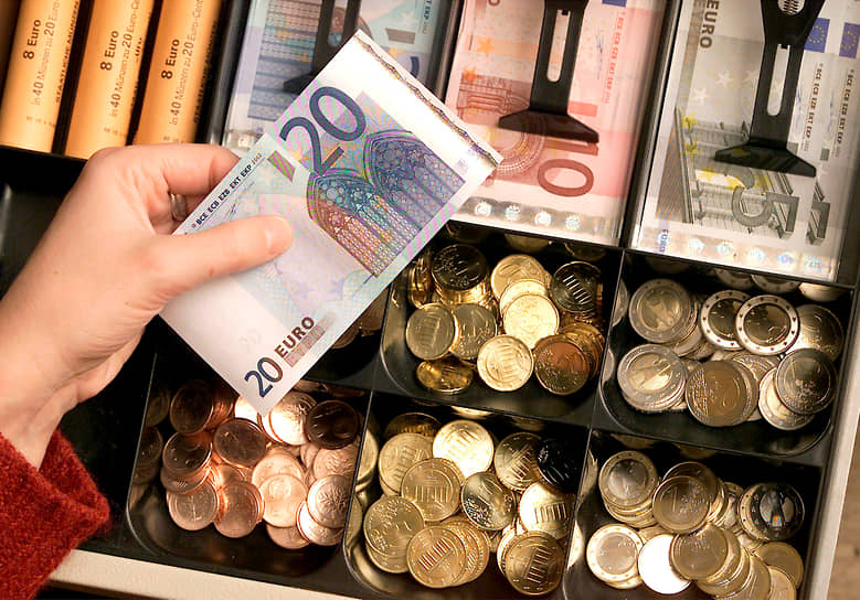 Путь к введению евро был долгим и это один из примеров, когда проект единой валюты был успешно реализован
