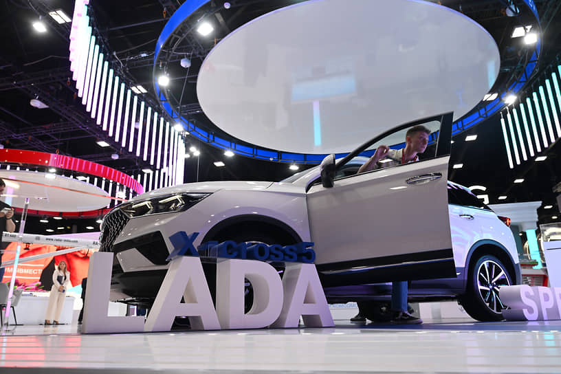 АвтоВАЗ намерен поставить 40 тыс. автомобилей LADA дилерам в декабре года - Новости транспорта