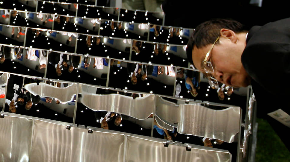 Высокоэффективная система солнечных батарей CarouSol, изготовленная компанией GreenVolts, была представлена на выставке солнечной энергии в Сан-Диего в 2008 году