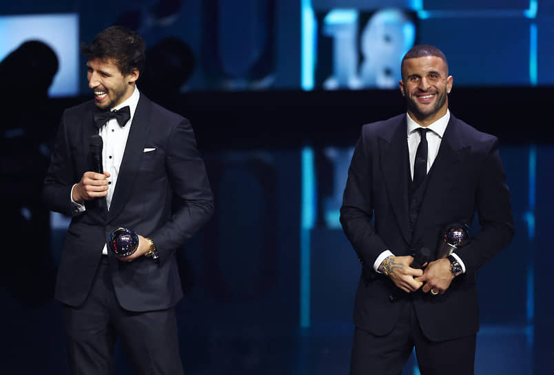 На церемонии вручения призов FIFA была объявлена символическая сборная 2023 года, в которую вошли сразу шесть игроков «Манчестер Сити». Среди них футболисты клуба Рубен Диаш (на фото слева) и Кайл Уокер 