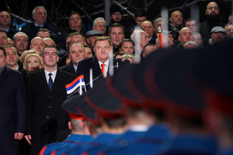 Президент Республики Сербской Милорад Додик (в центре)