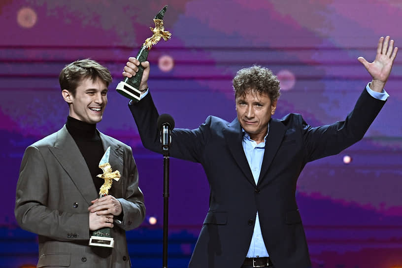 Приз «Лучшая мужская роль в онлайн-сериале» разделили актеры Иван Янковский (слева) и Александр Яценко — за сериал «Фишер»