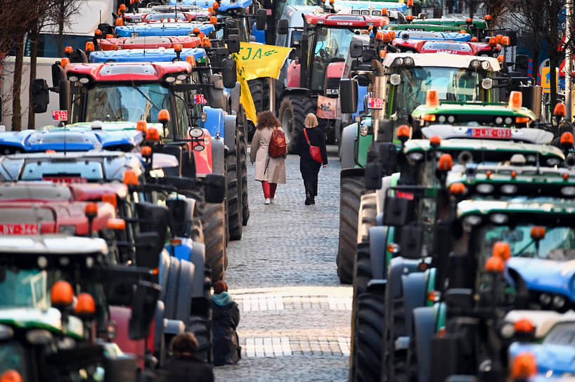Более тысячи трактористов 1 февраля прибыли на протесты в Брюссель, где проходит саммит ЕС