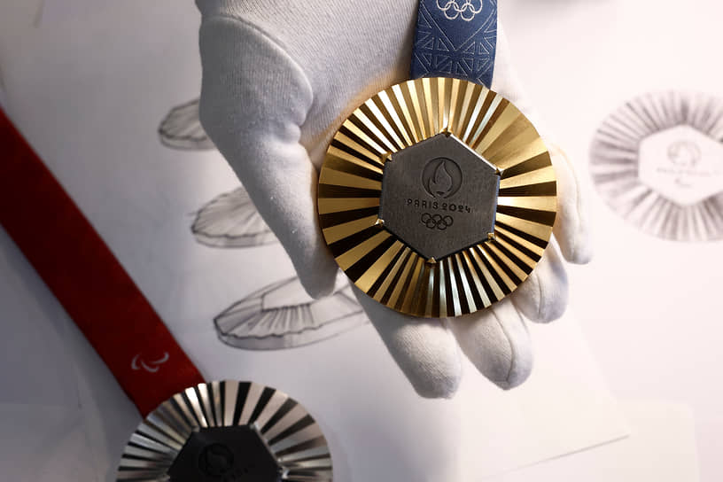 Золотая медаль Олимпийских игр 2024 года в Париже выставлена в ювелирном магазине Chaumet