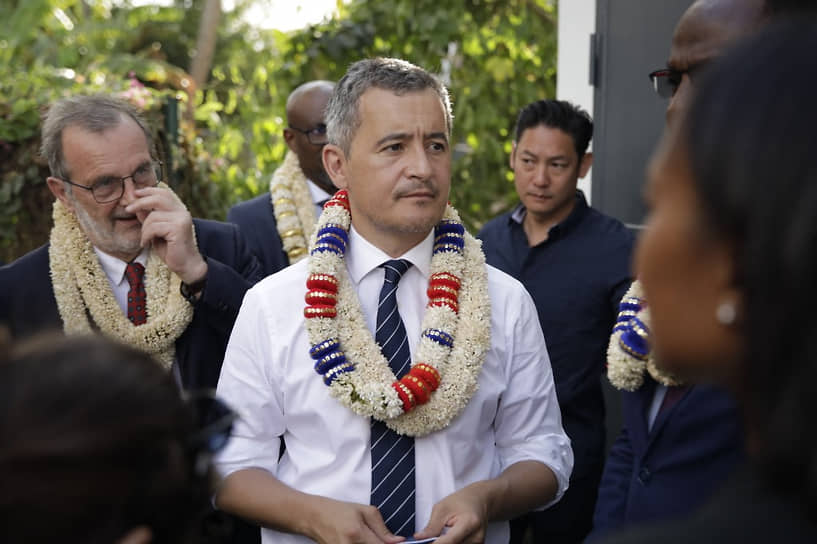 Министр внутренних дел Франции Жеральд Дарманен во время посещения острова Майотта
