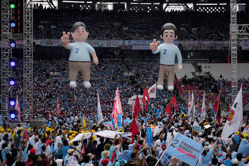 Агитационные воздушные шары кандидатов Субианто и Ракабуминга Раки в Джакарте