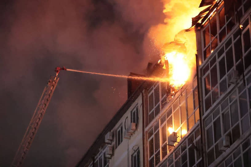 Информация о возгорании в 11-этажном доме № 9 на улице Объездной поступила в МЧС в 17:44 (мск) 13 февраля