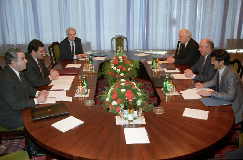 Встреча Михаила Горбачева и Мохаммада Наджибуллы в Ташкенте за неделю до подписания Женевских соглашений 