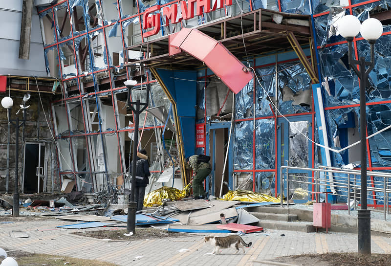 Значительные повреждения получил торговый центр на улице Плеханова, пять многоэтажек, пять частных домов, три хозяйственных объекта, 25 автомобилей