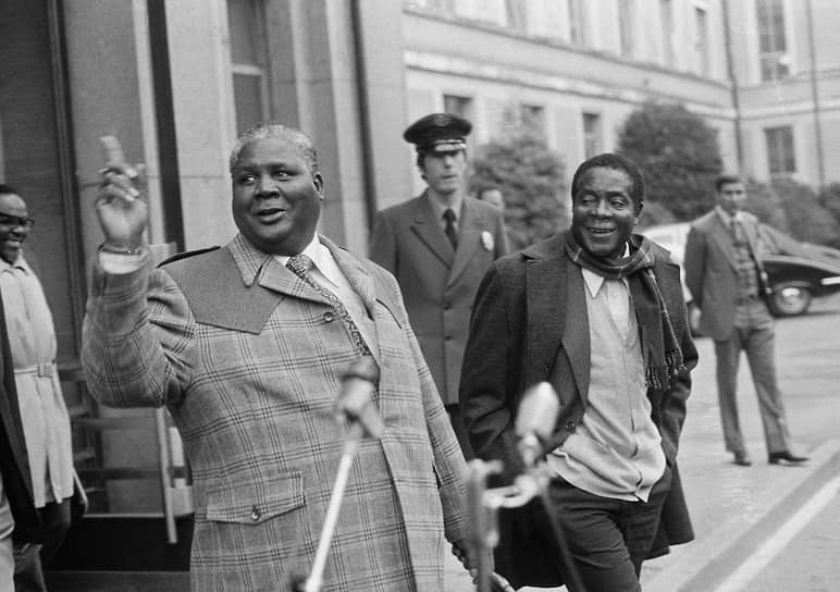 До провозглашения независимости Джошуа Нкомо (слева) и Роберт Мугабе (справа) были ближайшими соратниками