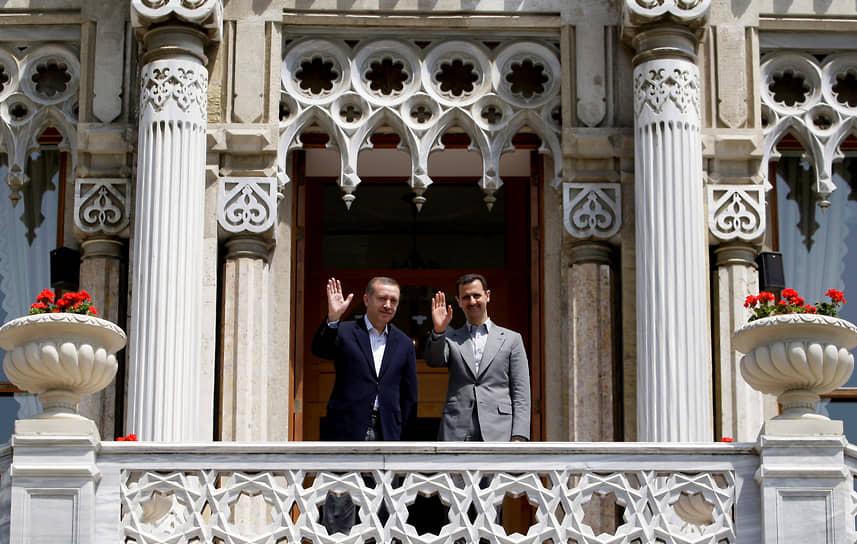 Во время предвыборной кампании одним из самых популярных стал лозунг: «Теперь к власти пришли верующие люди, они-то воровать не будут» &lt;br>
На фото: премьер-министр Турции Реджеп Тайип Эрдоган (слева) и президент Сирии Башар аль-Асад, май 2010 года