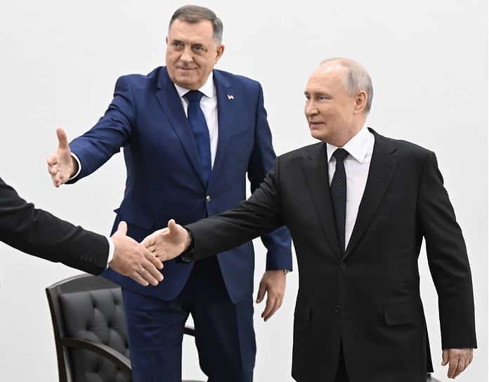 Президент Республики Сербской Боснии и Герцеговины Милорад Додик (слева) и президент России Владимир Путин 