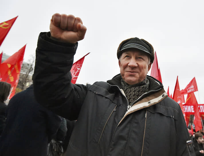 Валерий Рашкин на митинге, посвященном 105-й годовщине Великой Октябрьской социалистической революции (2022 год)