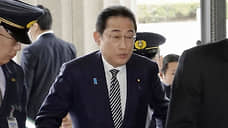Японский премьер стал первым с конца