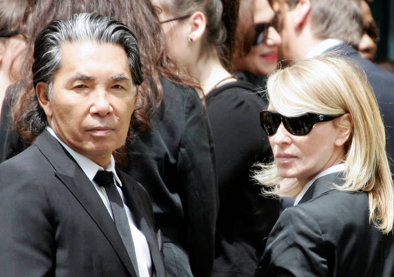 Кэндзо Такада на похоронах французского модельера Ив-Сен Лорана в июне 2008 года