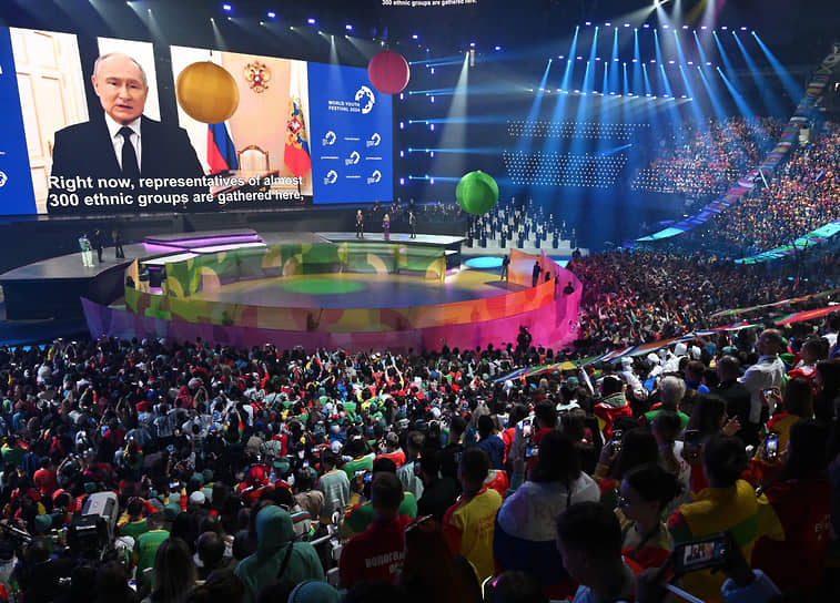 Президент России Владимир Путин дал официальный старт Всемирному фестивалю молодежи в видеообращении