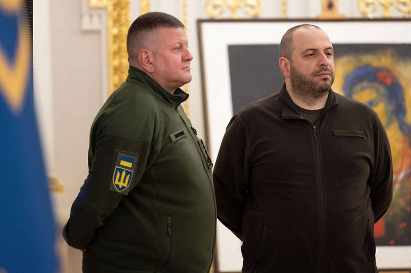 7 марта стало известно, что бывший главком вооруженных сил Украины Валерий Залужный (слева) назначен на должность чрезвычайного и полномочного посла страны в Великобритании