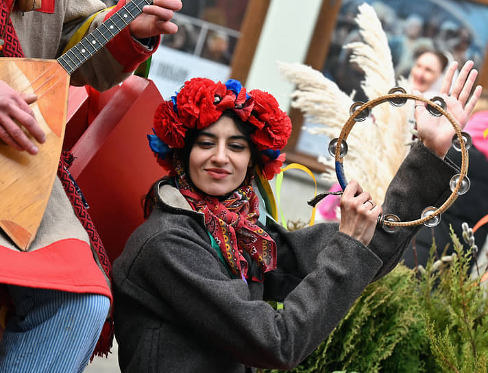 Фестиваль «Московская Масленица» проходит с 11 по 17 марта. В центре города основными точками празднований стали Кузнецкий мост и Камергерский переулок 