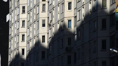 "Вторичка" замерла без покупателей // Но средние цены на рынке пока не снижаются