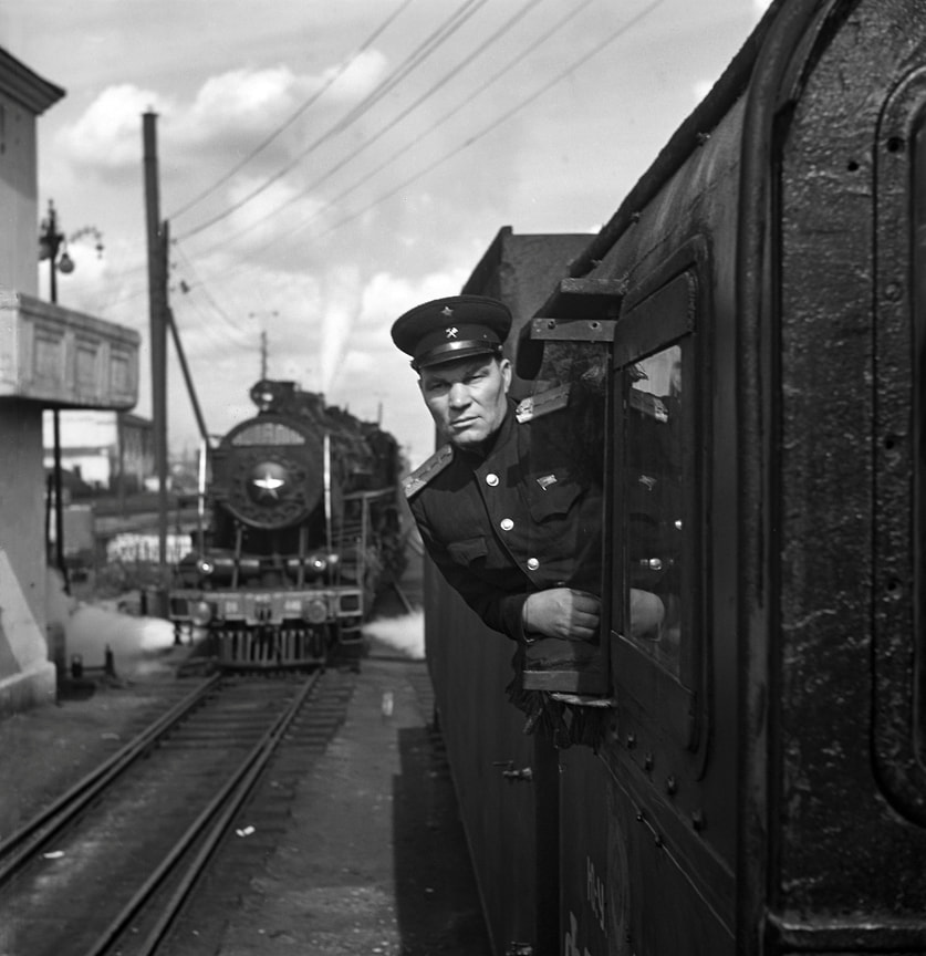«Введение персональных званий и новых знаков различия для работников железнодорожного транспорта еще выше поднимает роль командиров-транспортников»