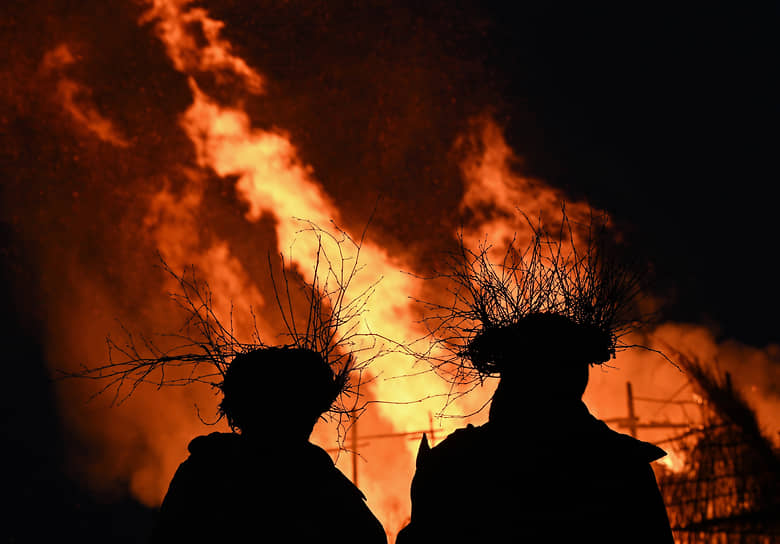 Сожжение арт-объекта, символизирующего зиму, в арт-парке «Никола-Ленивец»