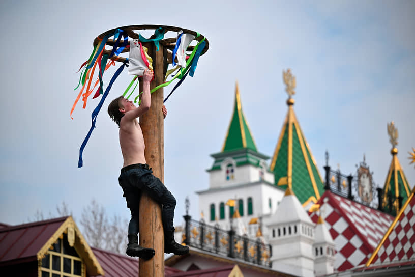 Народная забава «Масленичный столб» в культурно-развлекательном комплексе «Кремль в Измайлово»
