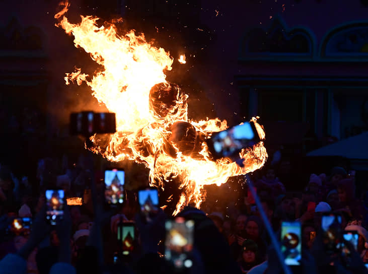 Сжигание чучела Масленицы в культурно-развлекательном комплексе «Кремль в Измайлово»