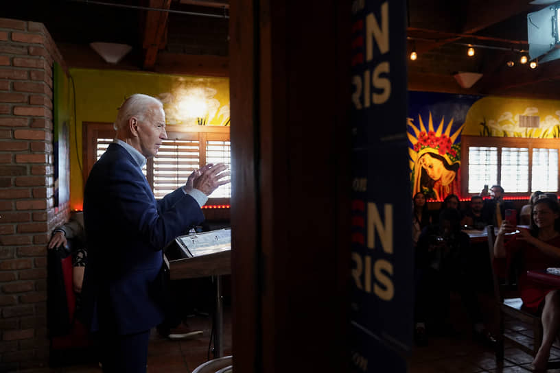 Президент США Джо Байден выступает перед избирателями в Финиксе, штат Аризона (19 марта 2024 года)