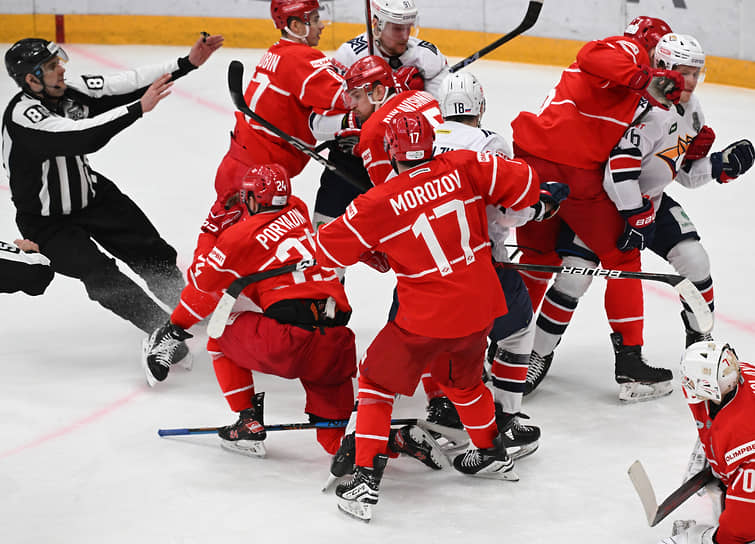 Матч между командами «Спартак» (Москва) и «Металлург Мг» (Магнитогорск) на стадионе «Мегаспорт»