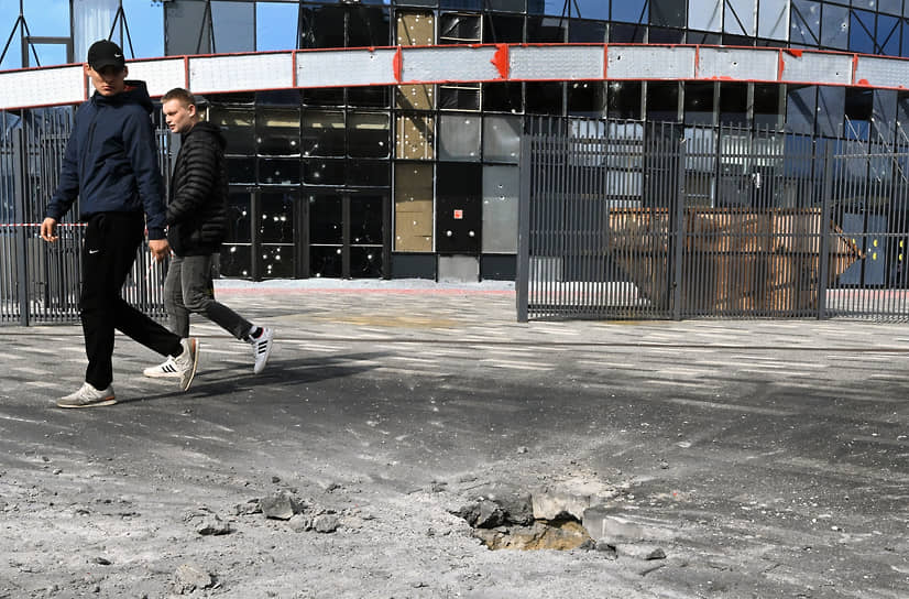 Последствия обстрела зданий спортивно-развлекательного комплекса «Белгород Арена»