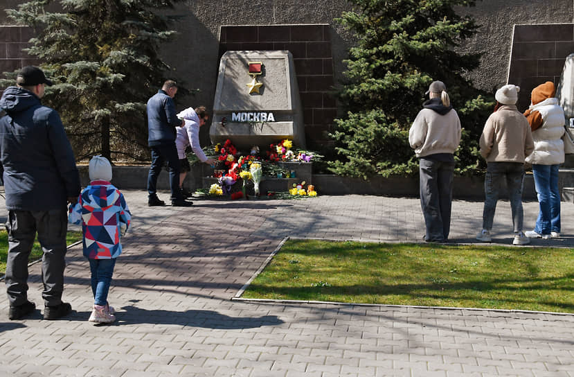 Севастополь. Стихийный мемориал в память о жертвах теракта в «Крокус Сити Холле»