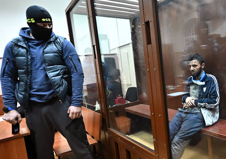 Обвиняемый Далерджон Мирзоев, суд арестовал его на два месяца. Как сообщил суд, Мирзоев полностью признал вину. Заседание по избранию меры пресечения проходило в закрытом режиме. В суде он отвечал на вопросы через переводчика с таджикского