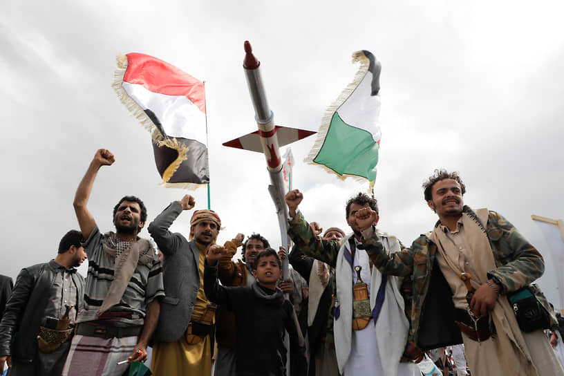 Сторонники хуситов протестуют против атак США на Йемен и военной операции Израиля в секторе Газа (Сана, март 2024 года)