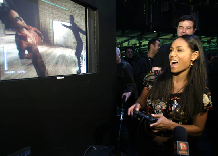 Актриса Джада Пинкетт-Смит играет в видеоигру «Enter The Matrix» где она сыграла главную героиню Ниобе