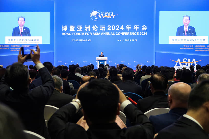 Председатель Всекитайского собрания народных представителей Чжао Лэцзи выступает на открытии Боаоского азиатского форума (28 марта)