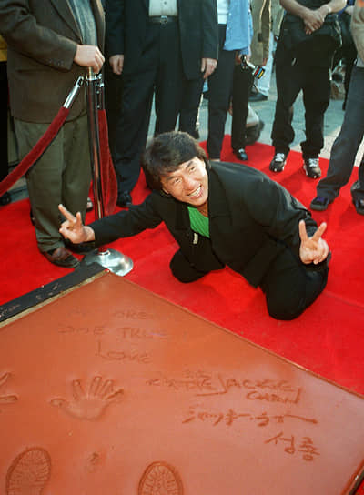 «Я бы хотел быть кем-то вроде азиатского Роберта Де Ниро» &lt;br> 
Имя Джеки Чана увековечено на «Авеню звезд» в Гонконге (2004) и «Аллее славы» в Голливуде (2013)